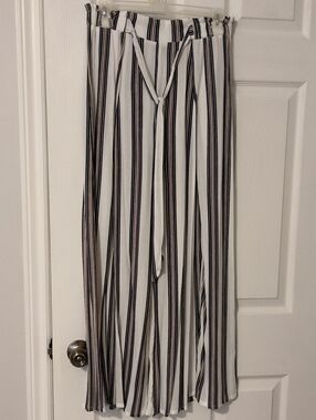 Women's White Vertical Stripe Wide-Leg Pants